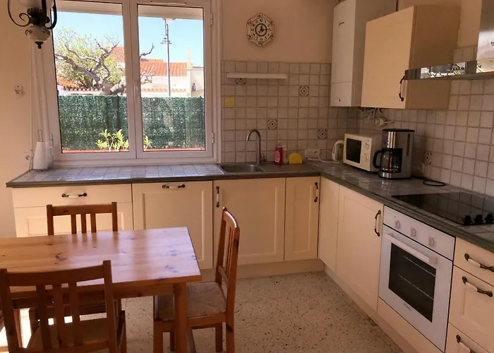 T5 Avec Jardin, 100m Plage, Clim, Wifi, Pour 8-10 Pers, - Fr-1-81-524